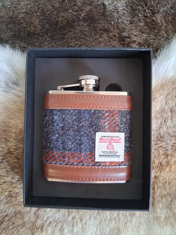 Tyylikäs Harris Tweed -taskumatti lahjarasiassa