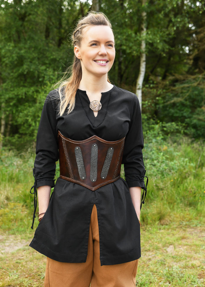 Nahkainen vyötärökorsetti metallivahvikkein