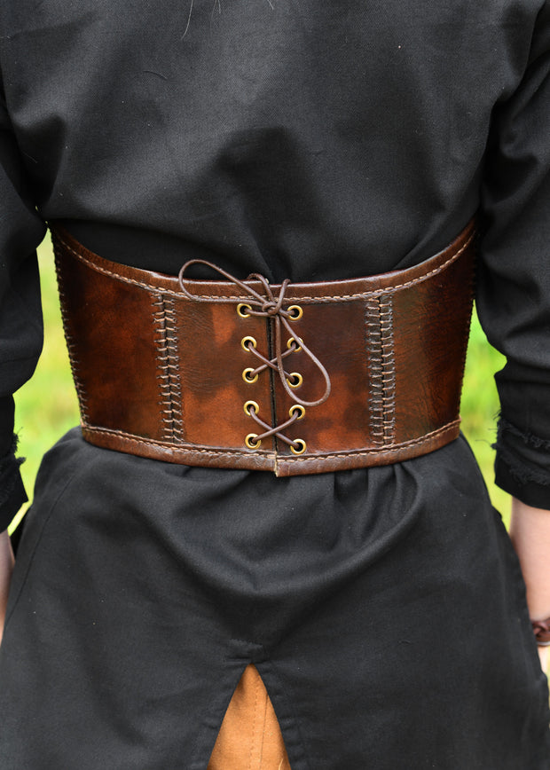 Nahkainen vyötärökorsetti metallivahvikkein